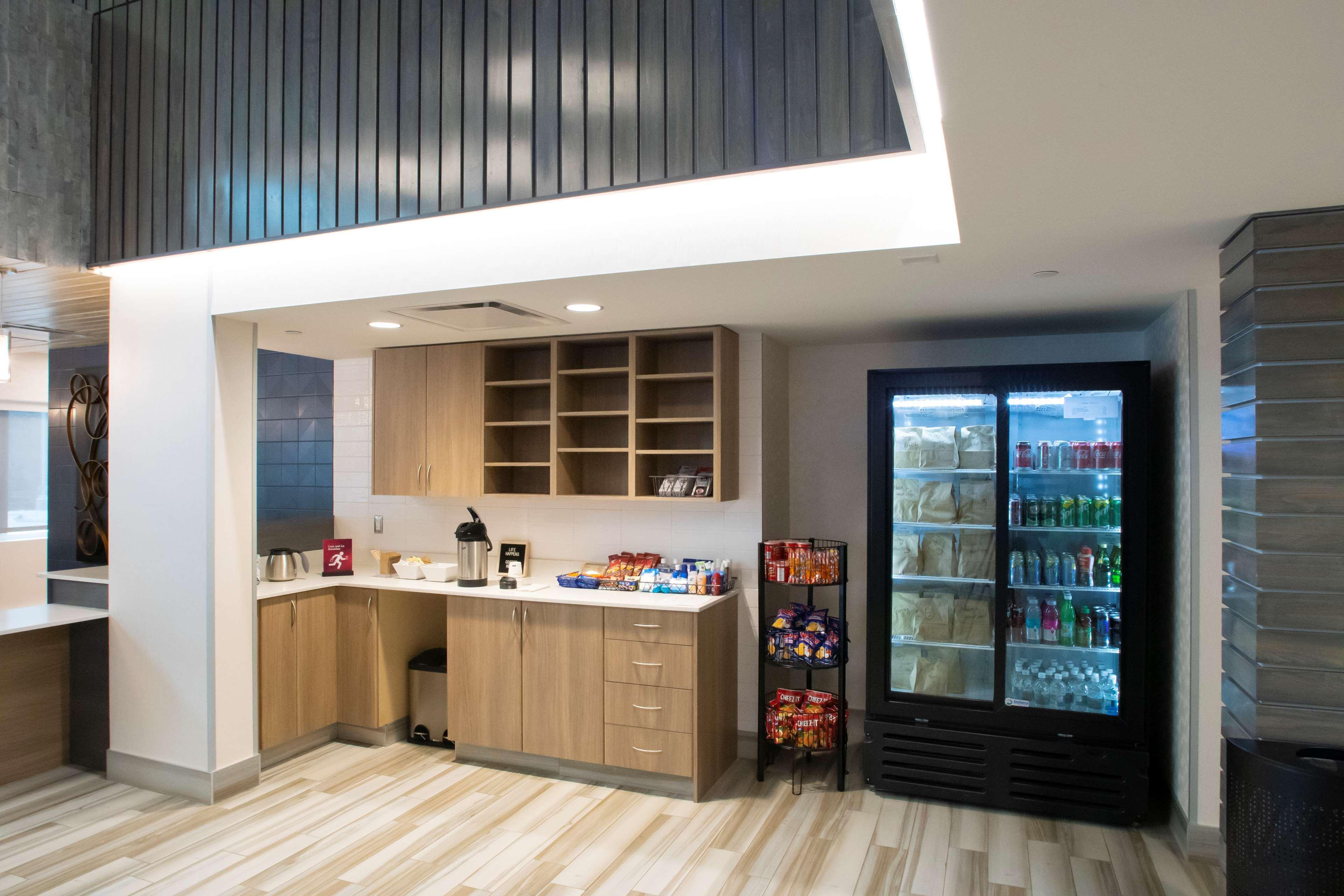 Best Western Inn & Suites Ontario Extérieur photo