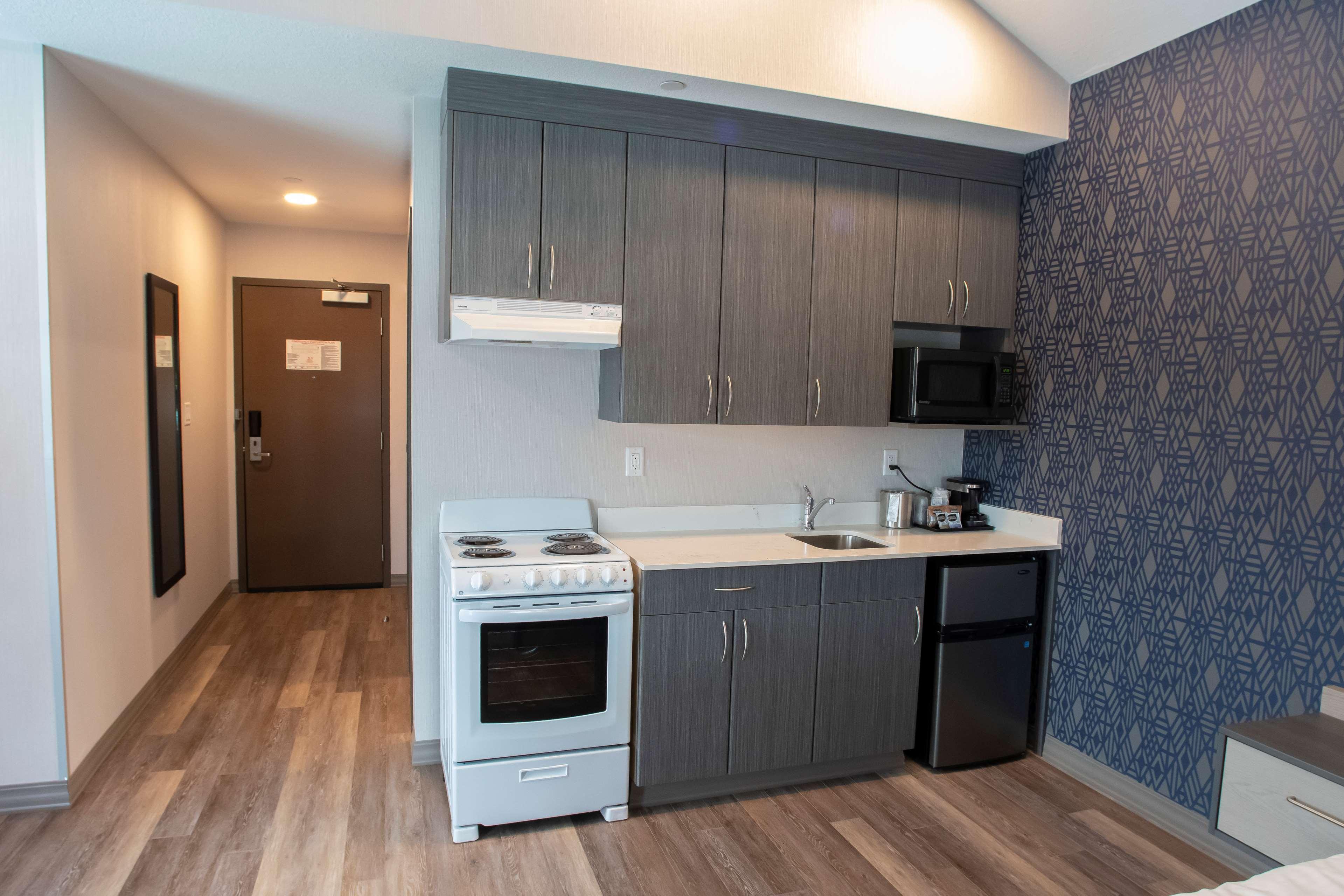Best Western Inn & Suites Ontario Extérieur photo