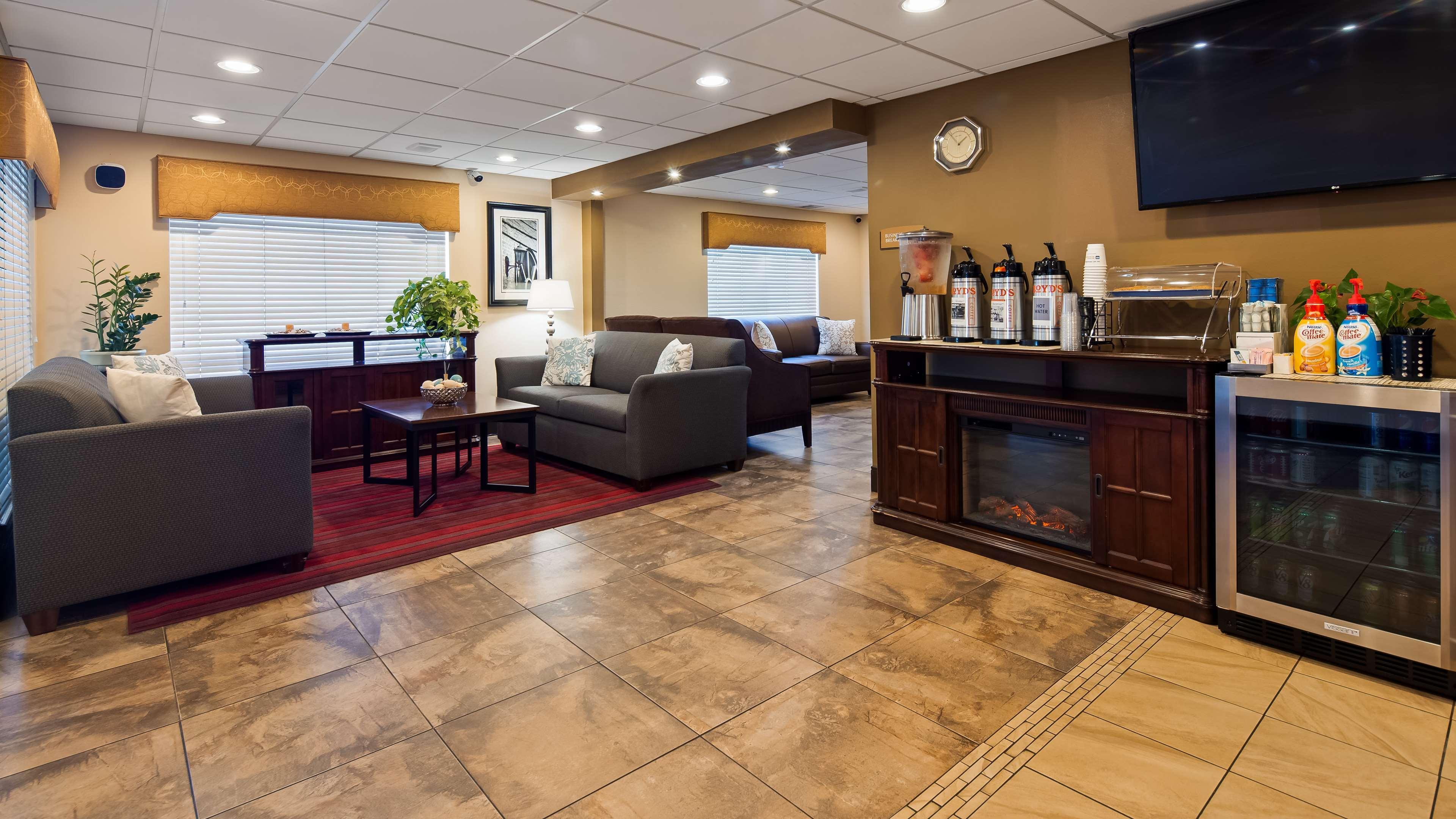 Best Western Inn & Suites Ontario Extérieur photo